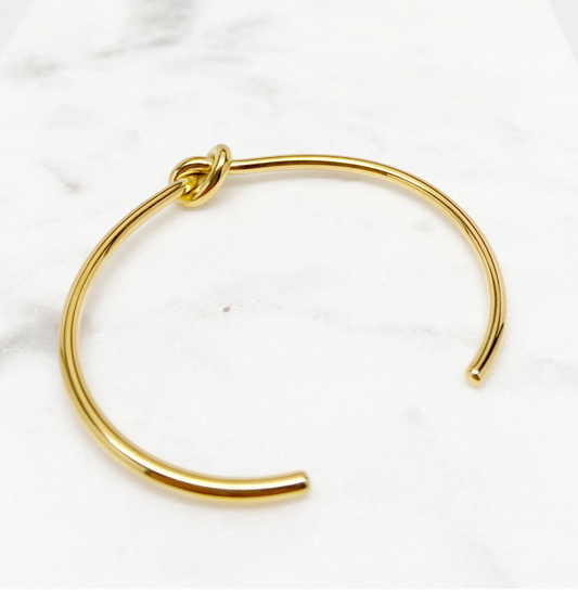 Eternal Knot Bracelet – Symbol of Endless Bond