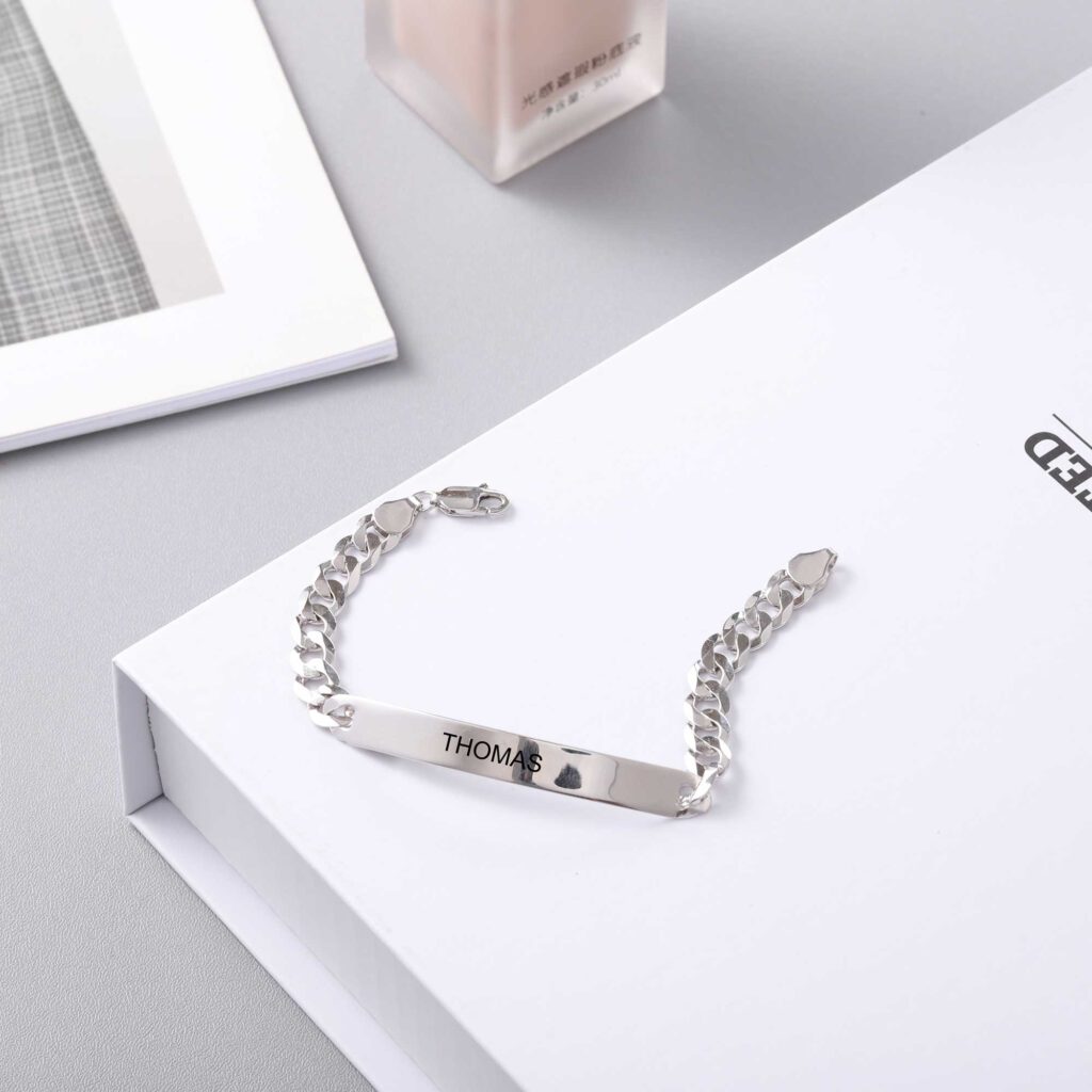 Premium Men's Customised Bracelet - Glitofy